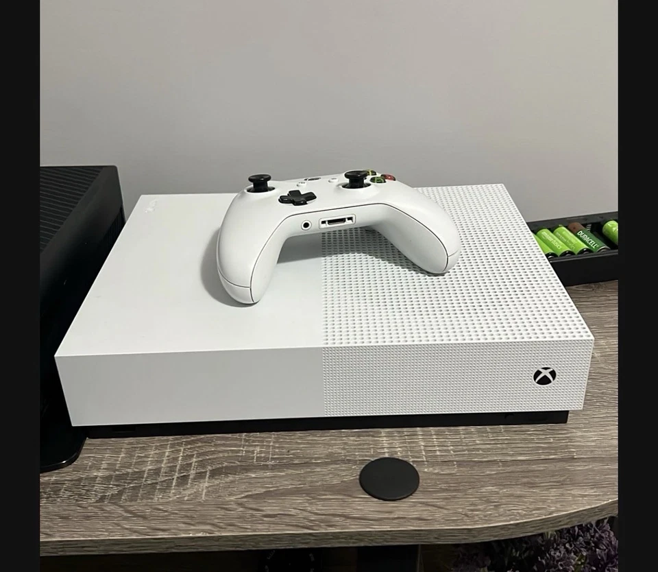 Consola Xbox One S 1TB edición totalmente digital (juegos sin disco) Foto 1 de 3
