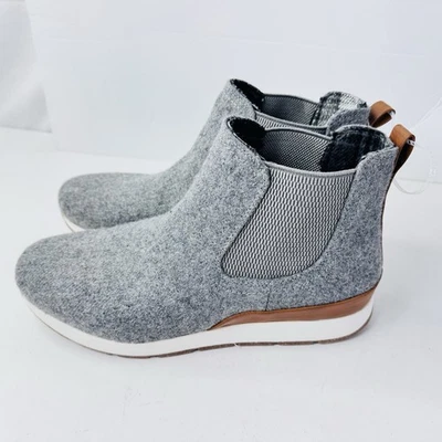 NEW BOC Born Boots sz 10 Kara Ankle Booties Shoes Gray Faux Wool Pull On Chelsea - Image 1 of 4
