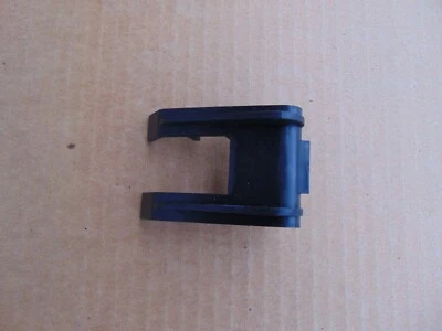 88-93 CHEVROLET GMC C1500 C2500 K1500 K2500 ENGINE OIL COOLER HOSE CLIP 15657303 - Image 1 of 4