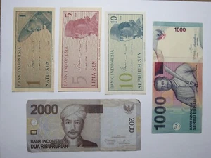 Lote de 5 monedas antiguas diferentes de Indonesia - Imagen 1 de 2