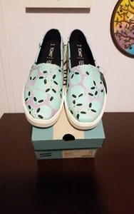 NWT! Original box included! TOMS Alien Print Glow In Dark, women's size 7.5 - Picture 1 of 4