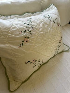 2 Pillow Sham Set Quilted Embroidered Pink Green Roses Brylane Scalloped Cottage - Picture 1 of 24