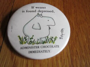 Chocoholic De Colección Divertido Botón Deprimido Dar Chocolate Sandra Boynton Pinback - Imagen 1 de 6