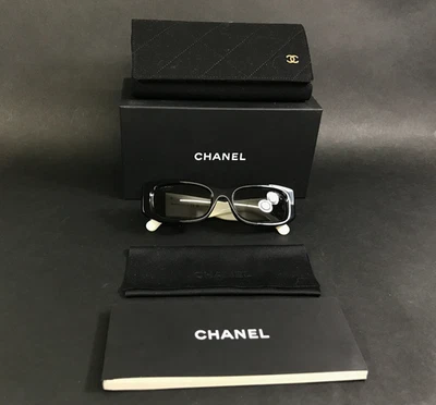 Chanel Sunglasses 5525-A c.1656/T8 Black White with Gray Polarized Lenses - Image 1 of 4