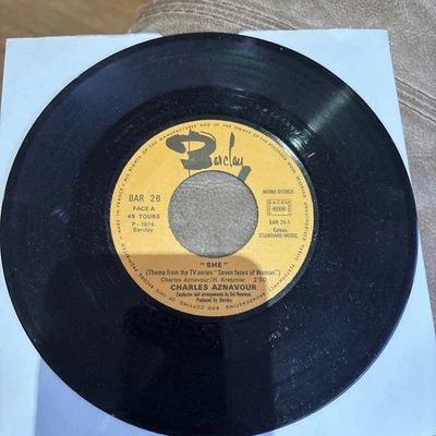 CHARLES AZNAVOUR She 1974 French issue 7" vinyl single Barclay  45 record. NM Foto 1 de 2