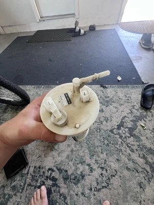 03-05 Yamaha YZF R6 06-09 R6S Unidad de envío de bomba de combustible de gas OEM *BUEN PROBADO* Foto 1 de 3