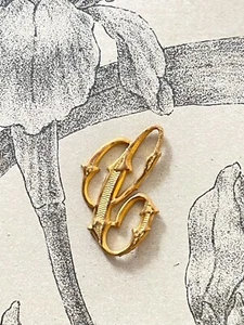 Pretty Gold Metal Monogram Initial Letter C, Shabby Art Nouveau 1.3cm - Picture 1 of 2
