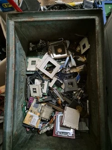 Gold Scrap Mix Van Gold Pins 10 Kilo 22.04lbs - Afbeelding 1 van 4