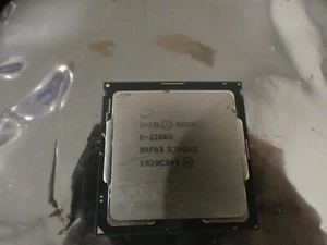 Intel Xeon E-2288G SRFB3 8-Core 3,70GHz BASE CPU Prozessor LGA 1151 Server - Bild 1 von 3
