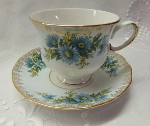 QUEEN ANNE Blue Daisies/Asters Teacup & Saucer, Vintage - Picture 1 of 9