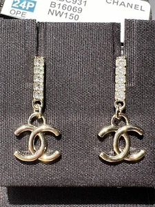 2024P CHANEL GOLD TONE CC LOGO WHITE CRYSTALS DANGLE EARRINGS - Picture 1 of 22