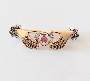 Gorgeous 9 Carat Gold Hands Shaping Brooch Pin with Ruby and Diamond. - Picture 1 of 4