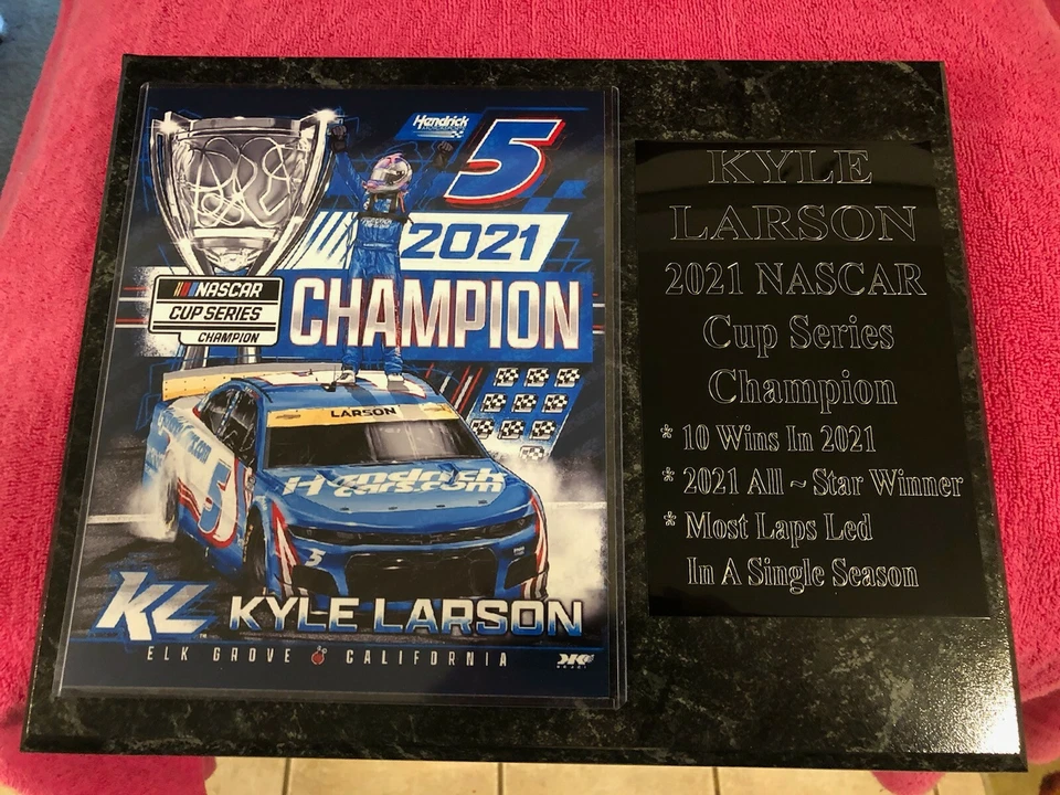 Placa Kyle Larson 2021 NASCAR Champion - Novo preço mais baixo!! - Imagem 1 de 1