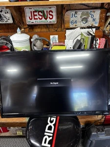 Vizio E-Series E320-A0 32" 720p HD LED LCD Television - Picture 1 of 11