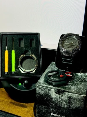 Casio G-Shock GA-2100 Iced Out Diamond Like Bisel con extra, ¡parece nuevo en caja! Foto 1 de 4