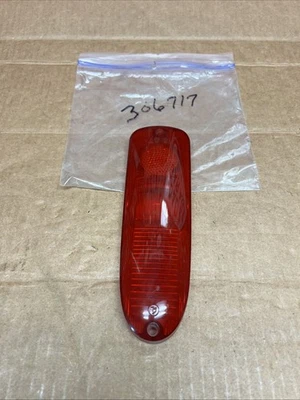 Lente de luz trasera Studebaker 306717 NOS 1954 Foto 1 de 4