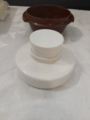 Prensa de hamburguesas Norpro de 4,5 pulgadas, blanca Foto 1 de 4