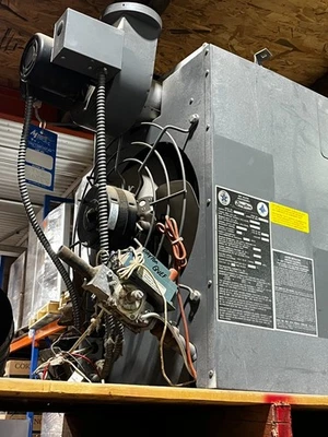 DAYTON 4E456 Unidad Calentador de Pared y Techo de Gas 75.000 BTU Hélice Gas Nat, Usado Foto 1 de 4