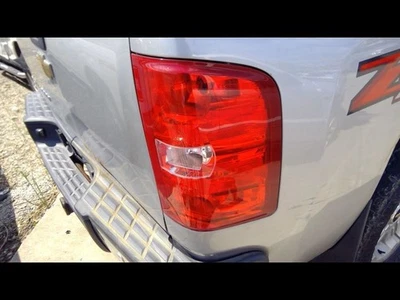 Chevrolet Silverado 1500 2011 pasajero conjunto de luces traseras derecha OEM usado Foto 1 de 4