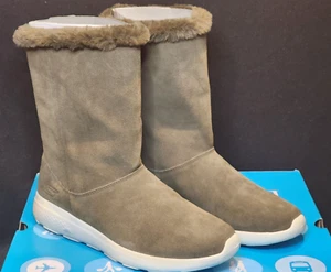 SKECHERS ON THE GO -CITY 2 STUNNING OLIVE GREEN SUEDE AND FAUX FUR BOOTS SIZE 11 - Picture 1 of 12