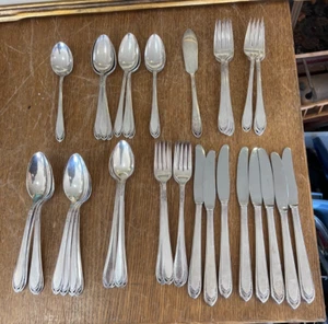 Vintage 1847 Rogers Bros _ Lovelace _ 48 Piece Silverplated Flatware Set - Picture 1 of 16