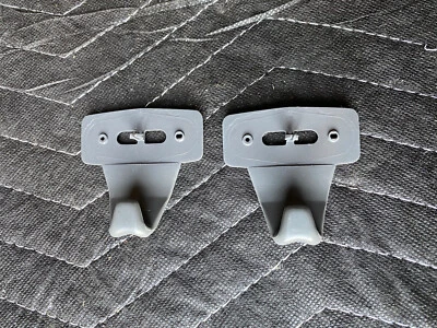 Par de ganchos grises para mango de agarre superior Volvo 740 760 940 960 3527612 OEM #2200E Foto 1 de 4