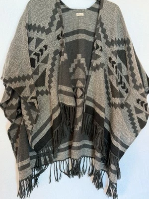 Hollister Cinza Asteca Geométrico Boho Capa Envoltório Xale Cobertura Tamanho Único M/L Quente - Imagem 1 de 4