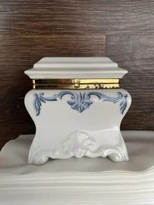 Southern Heirloom Exclusively For Elizabeth Arden Working Music Box Trinket Box - Picture 1 of 7