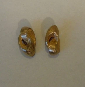Vintage Interlocking Loop Goldtone Clip Back Earrings - Picture 1 of 1