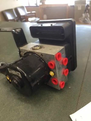 Volvo S40 T5 2005 ABS módulo de bomba de freno antibloqueo conjunto modulador 2,5 L AWD Foto 1 de 3