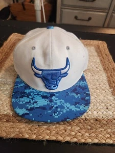 Chicago Bulls Unique White & Blue Design Adjustable Snapback Cap Mitchell & Ness - Picture 1 of 8