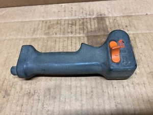 Un mango de control usado de una recortadora de cuerdas de eje curvo Stihl FS56 - Imagen 1 de 2