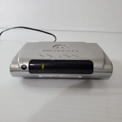 Módem de Internet de alta velocidad Motorola 2210-02-1006 color plateado con cable de alimentación Foto 1 de 4