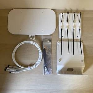 Waveform QuadMini: Kit completo basso profilo 4x4 MIMO con cavo 10' e ingresso finestra - Foto 1 di 2