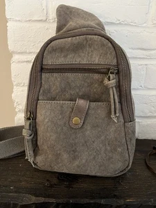 Bolso Mochila Bandolera de Lona Urban Outfitters - Imagen 1 de 10