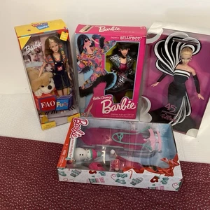 Barbie 45th Anniversary, Billy Boy, Sisters Sledding Fun, FAO Fun Barbie Puppen - Bild 1 von 21