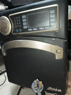 HORNO ENCIMERA ACELERADO ALTA VELOCIDAD TURBOCHEF MODELO NGO Foto 1 de 4