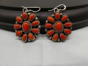 Vintage M. Bennett Navajo rote mediterrane Koralle und Sterling Ohrringe Cluster - Bild 1 von 4