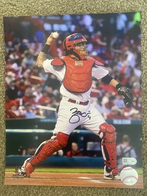 Foto autografiada 8 X 10 de Yadier Molina con certificación MLB  Foto 1 de 3