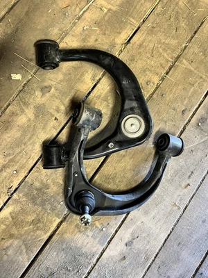 Juego completo de brazos de control superiores con rótulas Toyota Tacoma 16-23 4x4 OEM Foto 1 de 2