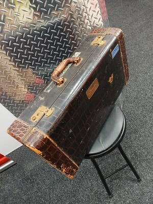 VERANO ☀️ VENTA Besson francés vintage ¡SOLO ESTUCHE! LONDRES PARÍS EMBLEMA DE NUEVA YORK Foto 1 de 4