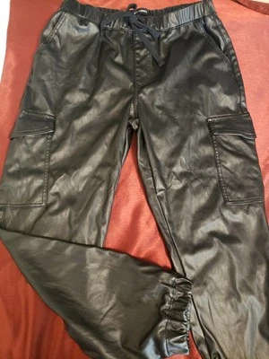 Pantalones de chándal cargo de cuero sintético negros talla grande casi famosos nuevos sin etiquetas Foto 1 de 3