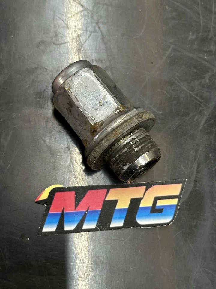 Оригинальная зажимная гайка для колеса Toyota Corolla 2009-2013 годов выпуска в хорошем состоянии б/у - Изображение 1 из 3