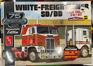 AMT 1/25 White-Freightliner SD/DD Truck Tractor 2 in 1 Kit 75 Years Edition MISB - Picture 1 of 5