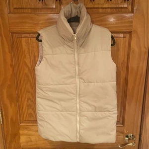 SHEIN Women’s Puffer vest, Sz Small,  Beige Sleeveless Zip Up - Picture 1 of 5