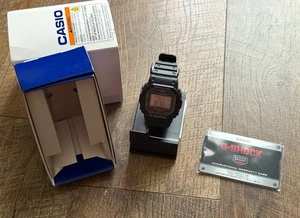 Casio G-Shock Illuminator schwarz Day-Date Anzeige Digitaluhr 47mm DW5600E-1V - Bild 1 von 5