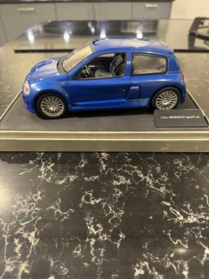 Renault Clio V6 1:18 - Image 1 of 4
