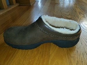 womens clogs with fur