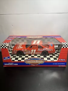 #7358 American Muscle NASCAR Budweiser T-Bird #11 Bill Elliott ~ Sealed 1:18 - Bild 1 von 17