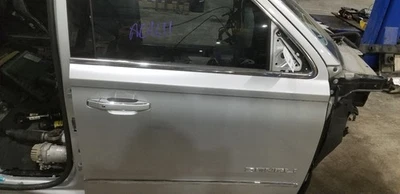 19 GMC YUKON DENALI DOOR ASSEMBLY FRONT RIGHT PASSENGER SILVER Foto 1 de 4